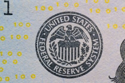 Fed : taux relevé à 4 %, première hausse depuis 2023 malgré Trump