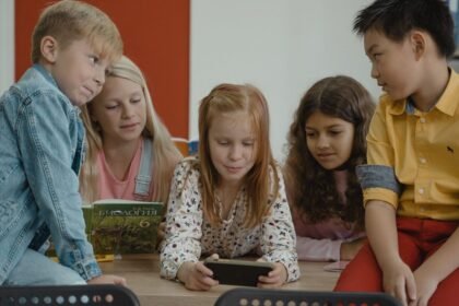 Haute-Savoie : les pochettes anti-ondes à 750 000 euros déjà contournées