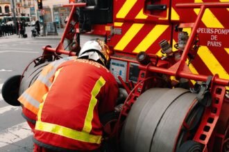 Paris : important incendie d'appartement près du métro Couronnes, pompiers mobilisés
