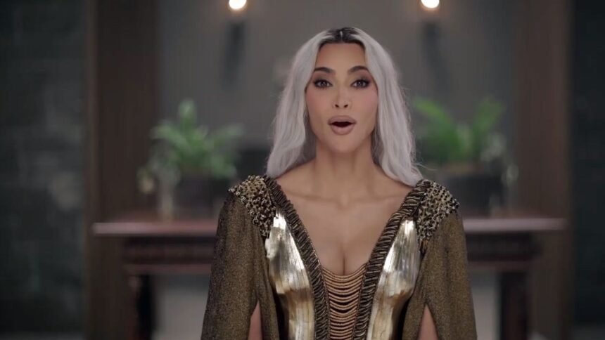 Kim kardashian obtient 1 euro de dommages, dix ans après son braquage Kim Kardashian obtient 1 euro de dommages, dix ans après son braquage