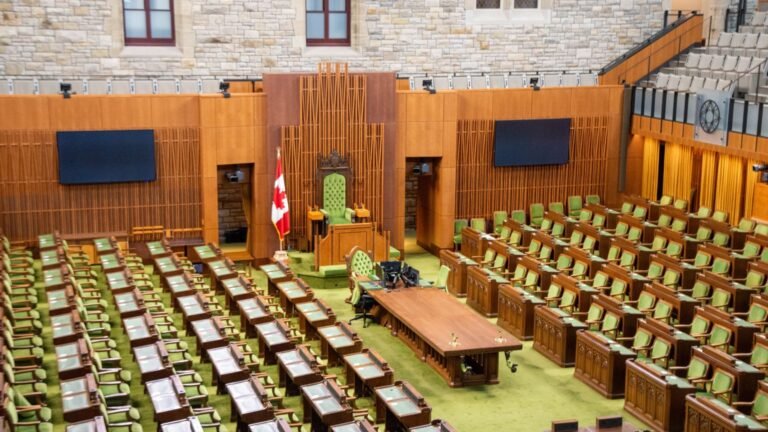 Les débats devant l’Assemblée nationale sur le projet de loi créant le pass vaccinal, interrompus lundi soir, se poursuivront ce mardi soir