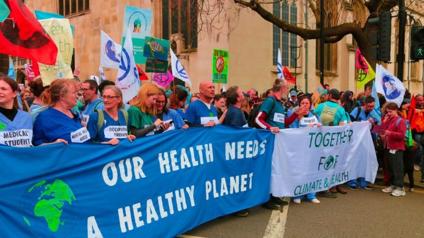Marche climat à paris : la préfecture refuse le défilé, république de 17 h à 20 h Marche climat à Paris : la préfecture refuse le défilé, République de 17 h à 20 h