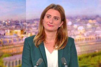 Marine Tondelier défile à la marche climat d'Arras, huit jours après l'accouchement