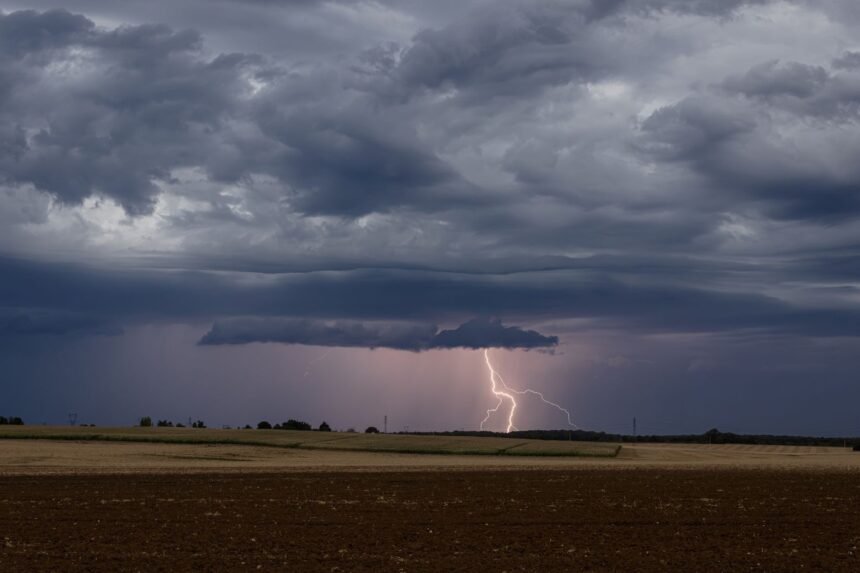 Météo du lundi 7 septembre : jusqu'à 38°C dans le Rhône, orages sur les reliefs