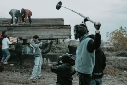 Netflix devient le premier financeur prive de la production francaise avec 308 millions