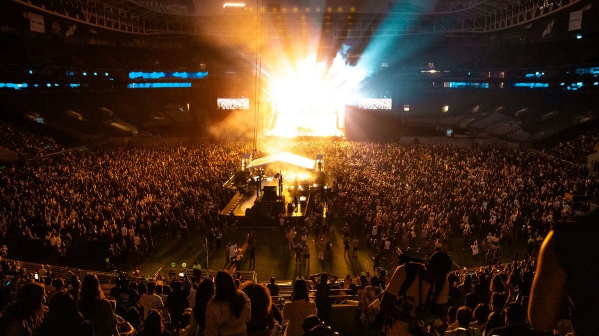 Oasis dévoile sa tournée 2027 ce lundi à 17 h, Paris visé par un teaser
