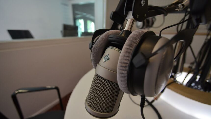 Thomas poitevin quitte france inter un mois après son arrivée à la matinale Micro et casque dans un studio de radio