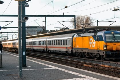 Cléon : 44 blessés dans le déraillement, l'enquête confiée à la police judiciaire Cléon : un train de 200 passagers déraille, la ligne Rouen-Caen coupée