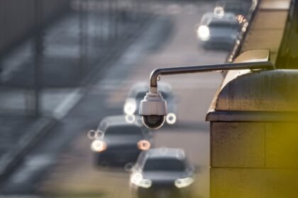 Radar ia : une automobiliste amendée à cause du nez de sa belle-mère Radar IA : une automobiliste amendée à cause du nez de sa belle-mère