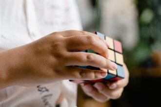 Record du Rubik's Cube : Lian Yunzhi, 6 ans, signe une moyenne de 4,27 secondes