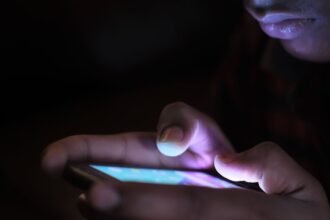 Siri iOS 27 : Apple prive les iPhone en France de son nouvel assistant IA