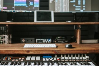 Suno dévoile v6, sa nouvelle IA musicale sous licence Warner et BMG