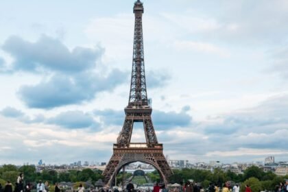 Tour eiffel : la mairie de paris ouvre une enquête après l'éviction des femmes Tour Eiffel : la mairie de Paris ouvre une enquête après l'éviction des femmes