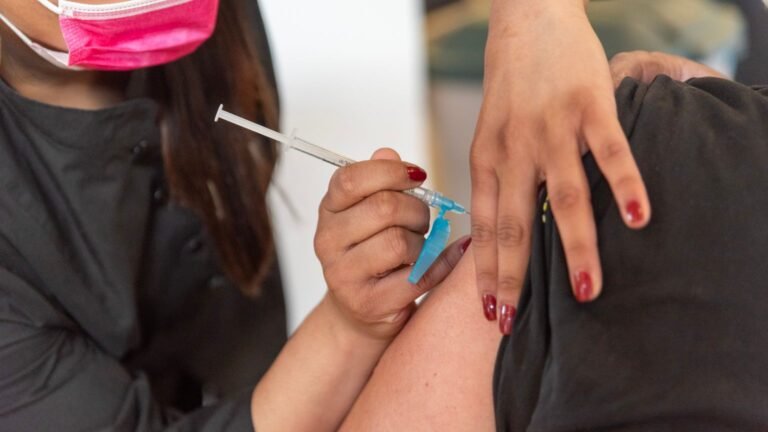Grippe et covid : vaccination le 13 octobre, le vaccin passe sur ordonnance coeurs, aimants, drsquoanne, plichota, cendrine
