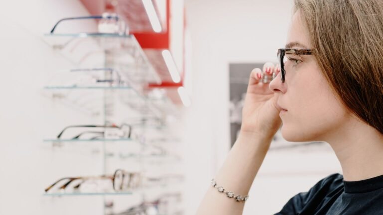 100 % Santé : couronne à 500 €, appareil auditif à 950 €, qui paie quoi ?