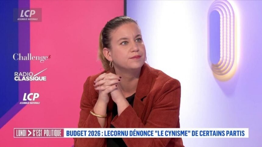 Mathilde panot refuse le ruban d'octobre rose : bergé, rousseau et le pen répliquent Mathilde Panot refuse le ruban d’Octobre rose : Bergé, Rousseau et Le Pen répliquent