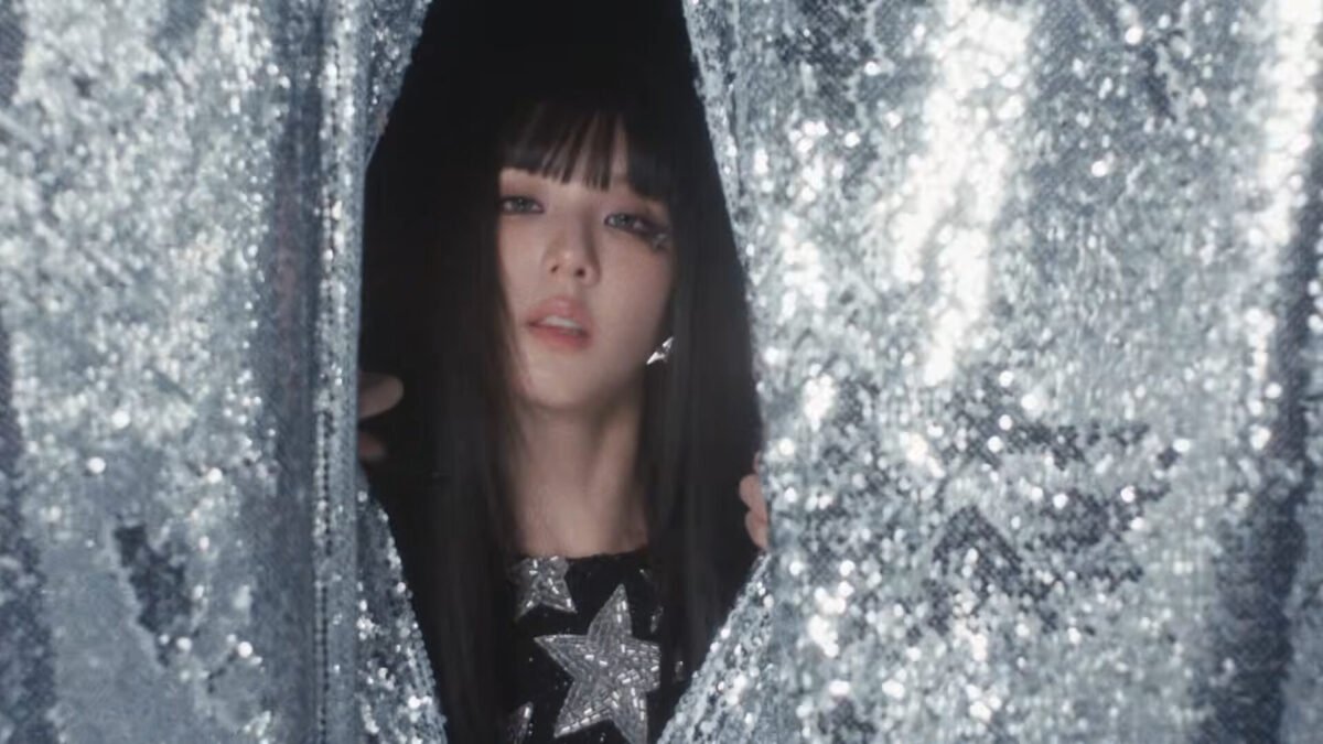 VIDÉO : Jisoo sort le clip « ADDICTED », deuxième extrait de son premier album