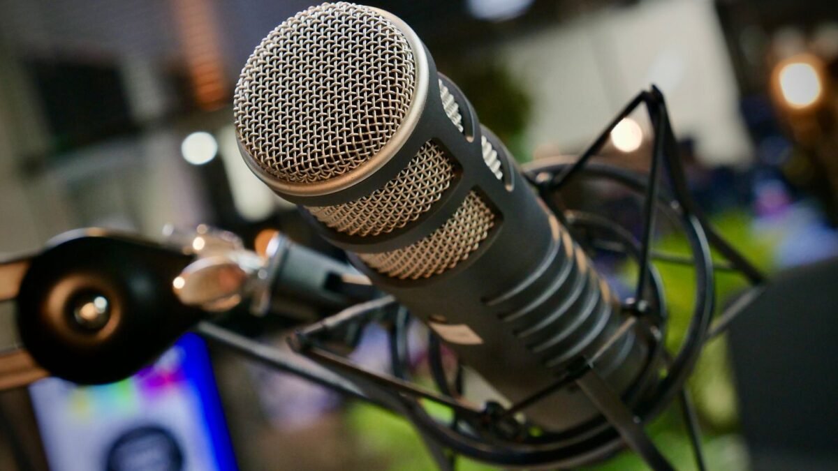 Arcom : de nouvelles règles envisagées pour les podcasts politiques avant 2027