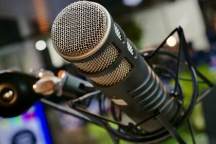 Arcom : de nouvelles règles envisagées pour les podcasts politiques avant 2027