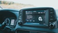Autoradio : le Sénat veut imposer la FM et le DAB+ dans toute voiture neuve