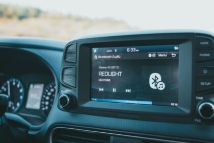 Autoradio : le Sénat veut imposer la FM et le DAB+ dans toute voiture neuve