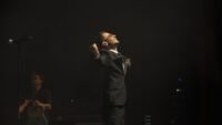 Bakian à l'olympia : deux standing ovations pour son hommage à aznavour Bakian à l'Olympia : deux standing ovations pour son hommage à Aznavour