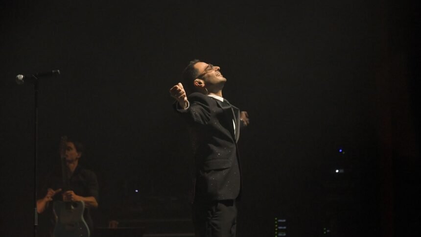 Bakian à l'olympia : deux standing ovations pour son hommage à aznavour Bakian à l'Olympia : deux standing ovations pour son hommage à Aznavour