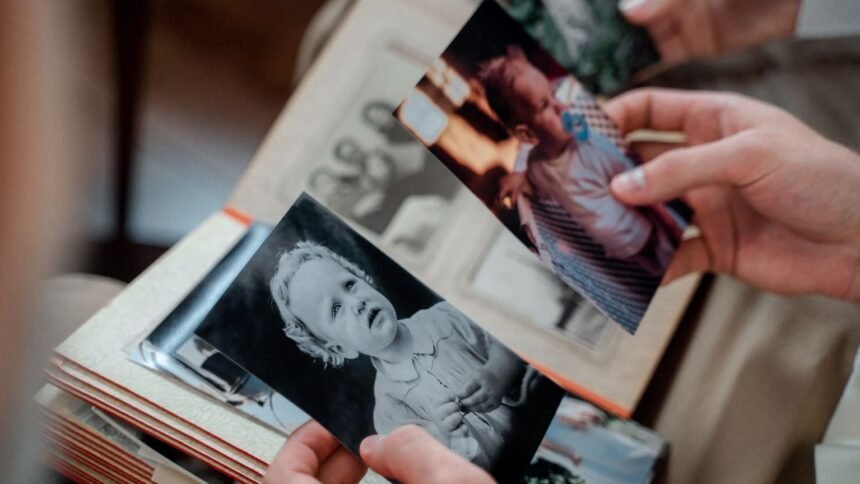 La boîte à secrets ce soir sur france 3 : élodie poux, charlebois et mentissa Photographies de souvenirs de famille, illustration de La Boîte à secrets sur France 3
