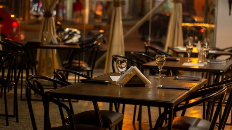 Cauchemar en cuisine à antibes : la brasserie foch a fermé en mars 2023 iris, mittenaere, tacle, magazine, public