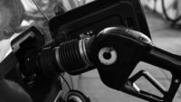 Carburants à paris : total plafonne l'essence à 1,99 € et le gazole à 2,25 € couvrefeu, tpmp, cyril, hanouna, pas