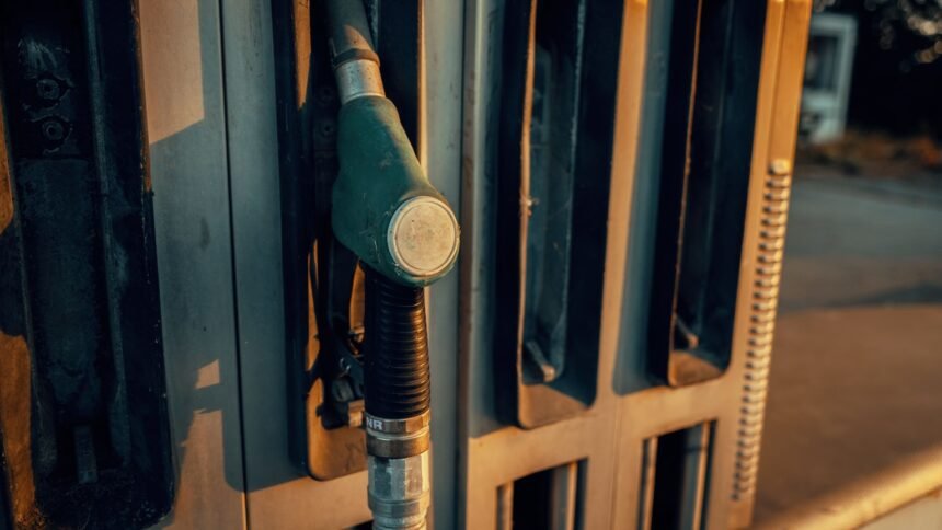 Carburants : le G7 libère 100 millions de barils, ce que ça change à la pompe