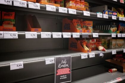 Carrefour Bourse : l'action chute de 14 %, objectifs 2026 abaissés après les pillages