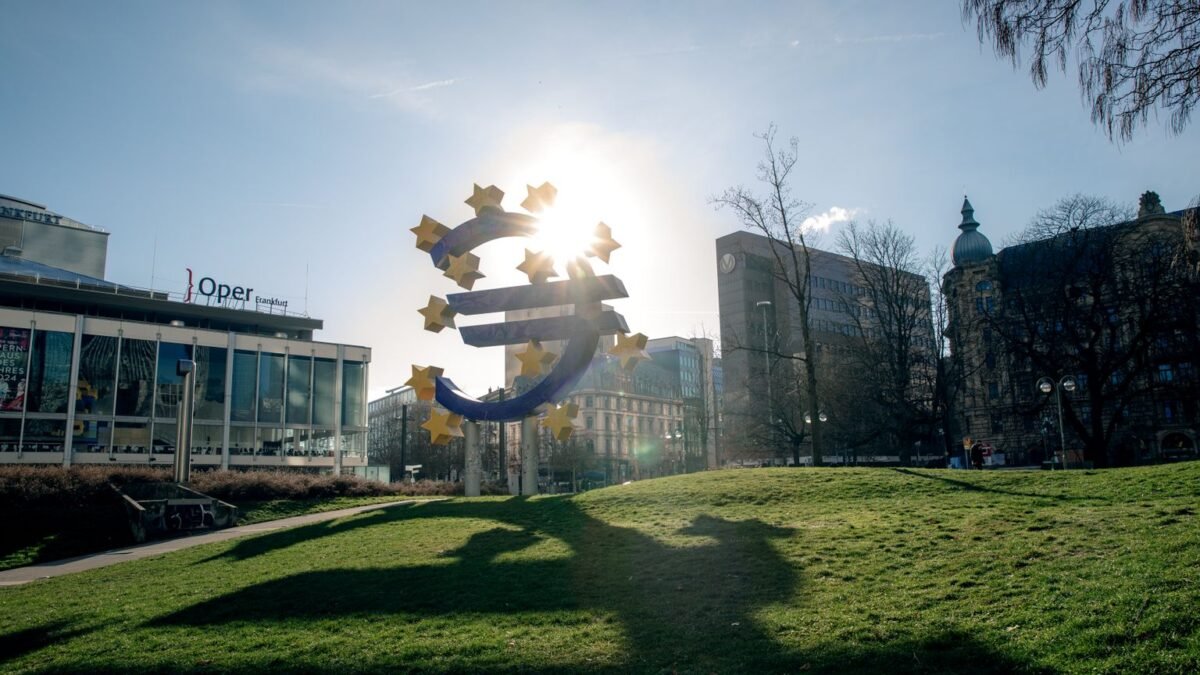 Qui est Christine Lagarde, la présidente de la BCE qui annonce son départ ?