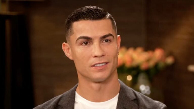 Ronaldo suspendu 30 jours : la fédération portugaise lui inflige 255 euros d'amende Ronaldo suspendu 30 jours : la Fédération portugaise lui inflige 255 euros d'amende