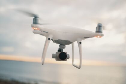 Drones à Toulon : la base navale survolée, enquête ouverte