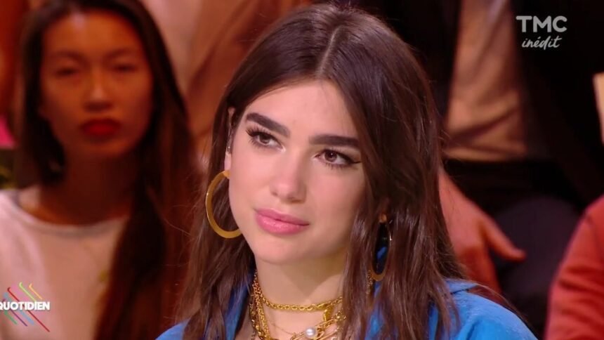 Dua lipa : sa marque dua by ab s'installe au palais-royal à paris samedi Dua Lipa sur le plateau de Quotidien, sur TMC