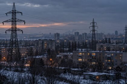 Frappes sur Kiev : la centrale CHP-4 touchée, sans alerte des alliés