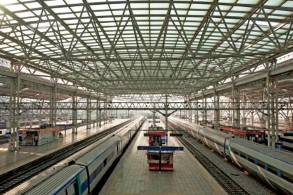 Intérieur d'une gare ferroviaire, illustration de la grève SNCF en Normandie