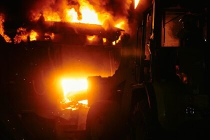 Incendie à paris : le marché des enfants rouges détruit, le feu est maîtrisé Incendie de nuit : un bâtiment en flammes