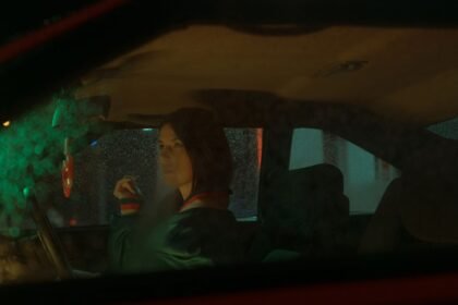 Intraçables sur tf1 : sofia essaïdi traquée par un hackeur, suite ce soir Une femme seule dans une voiture garée la nuit, derrière une vitre mouillée par la pluie
