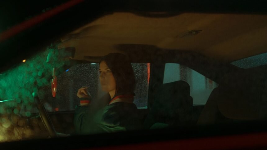 Intraçables sur tf1 : sofia essaïdi traquée par un hackeur, suite ce soir Une femme seule dans une voiture garée la nuit, derrière une vitre mouillée par la pluie
