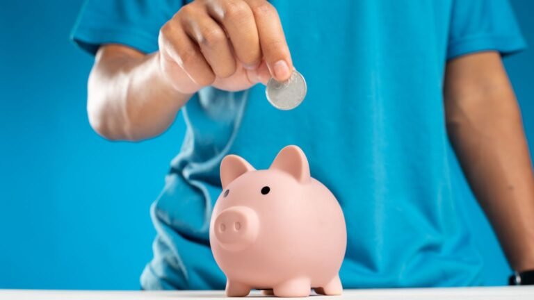 Lep ou livret a : 250 € contre 170 € d'intérêts sur 10 000 € en 2026 LEP ou Livret A : 250 € contre 170 € d'intérêts sur 10 000 € en 2026