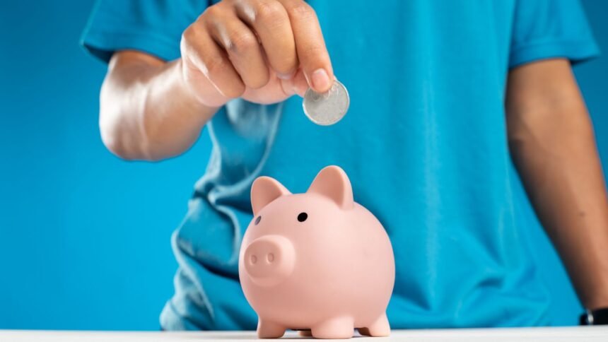 Lep ou livret a : 250 € contre 170 € d'intérêts sur 10 000 € en 2026 LEP ou Livret A : 250 € contre 170 € d'intérêts sur 10 000 € en 2026