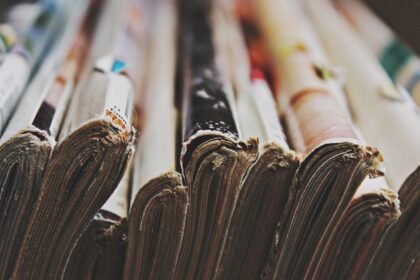 Pile de magazines : le magazine de Hanouna s'arrêterait après trois numéros