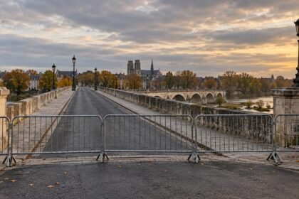 Manifestation à Orléans : interdite dimanche, autorisée samedi, ponts et tram coupés