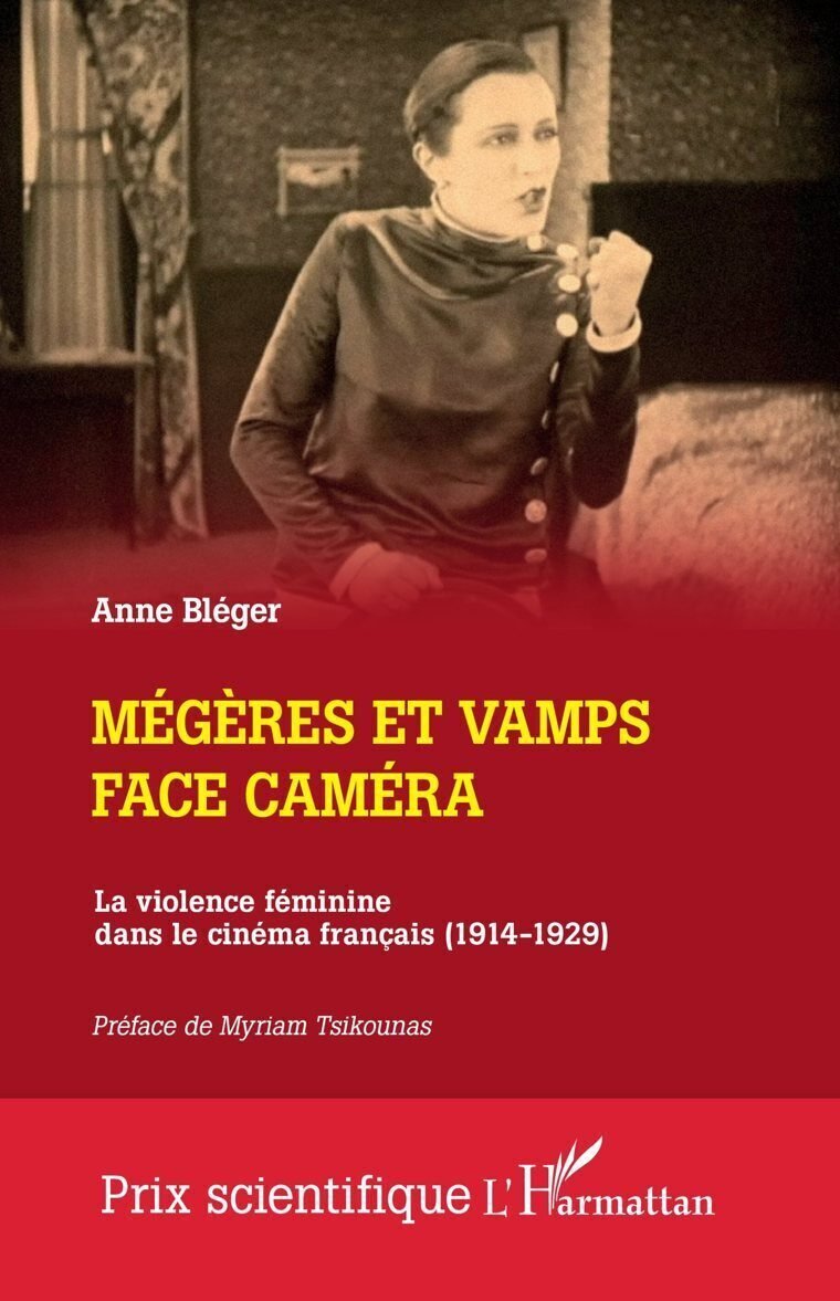 Couverture de Mégères et vamps face caméra, d'Anne Bléger : photographie sépia d'une actrice, le poing serré, au-dessus du titre jaune sur fond bordeaux