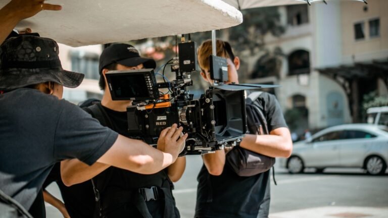 Paramount finalise le rachat de warner : le nouveau groupe s'appelle skydance Caméra de cinéma sur un tournage