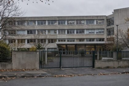 Paul-eluard à saint-denis : un élève interpellé par la police, les personnels protestent Paul-Eluard à Saint-Denis : un élève interpellé par la police, les personnels protestent