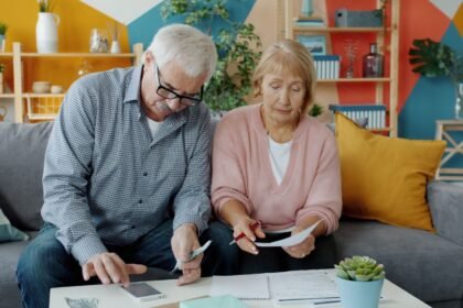 RSA et minimum vieillesse 2027 : pas de gel, 651,69 € et 1 043,59 € aujourd'hui