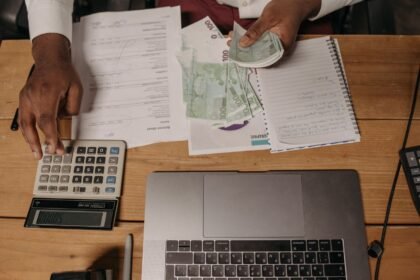 Smic janvier 2027 : 12,31 € aujourd'hui, +19,71 € brut si l'indice d'août tient